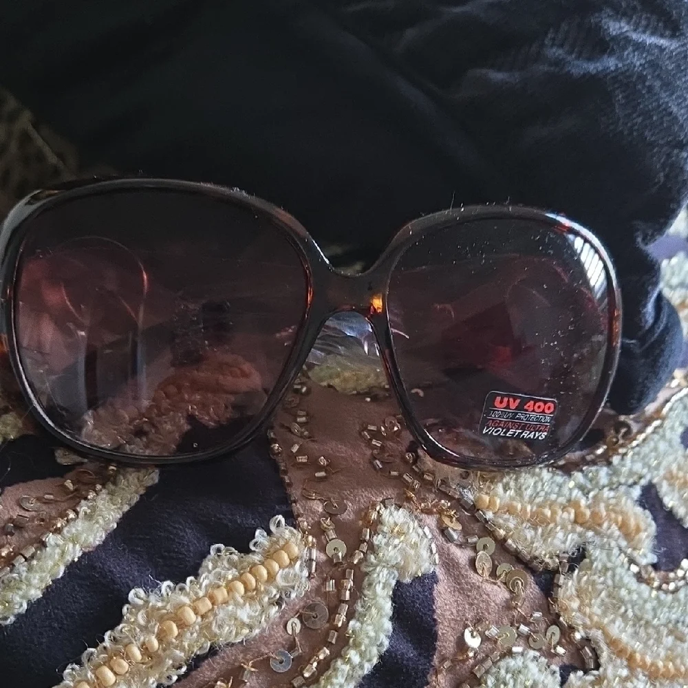 Elegant Designer Inpired Tortoise Brown Sunglasses with Gold Woven  Accents